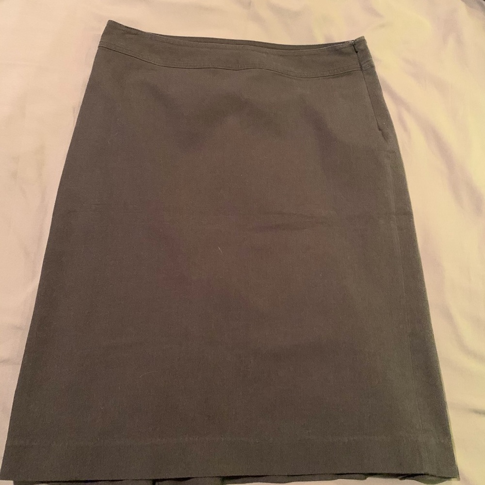 Gap skirt
